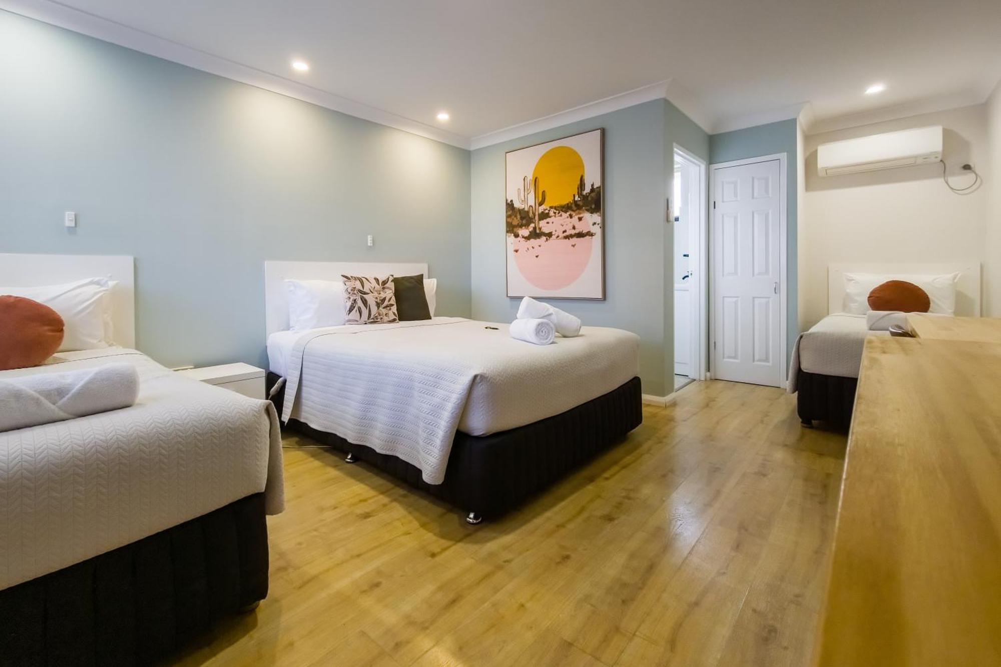 Roydons Motor Inn Tamworth Room photo