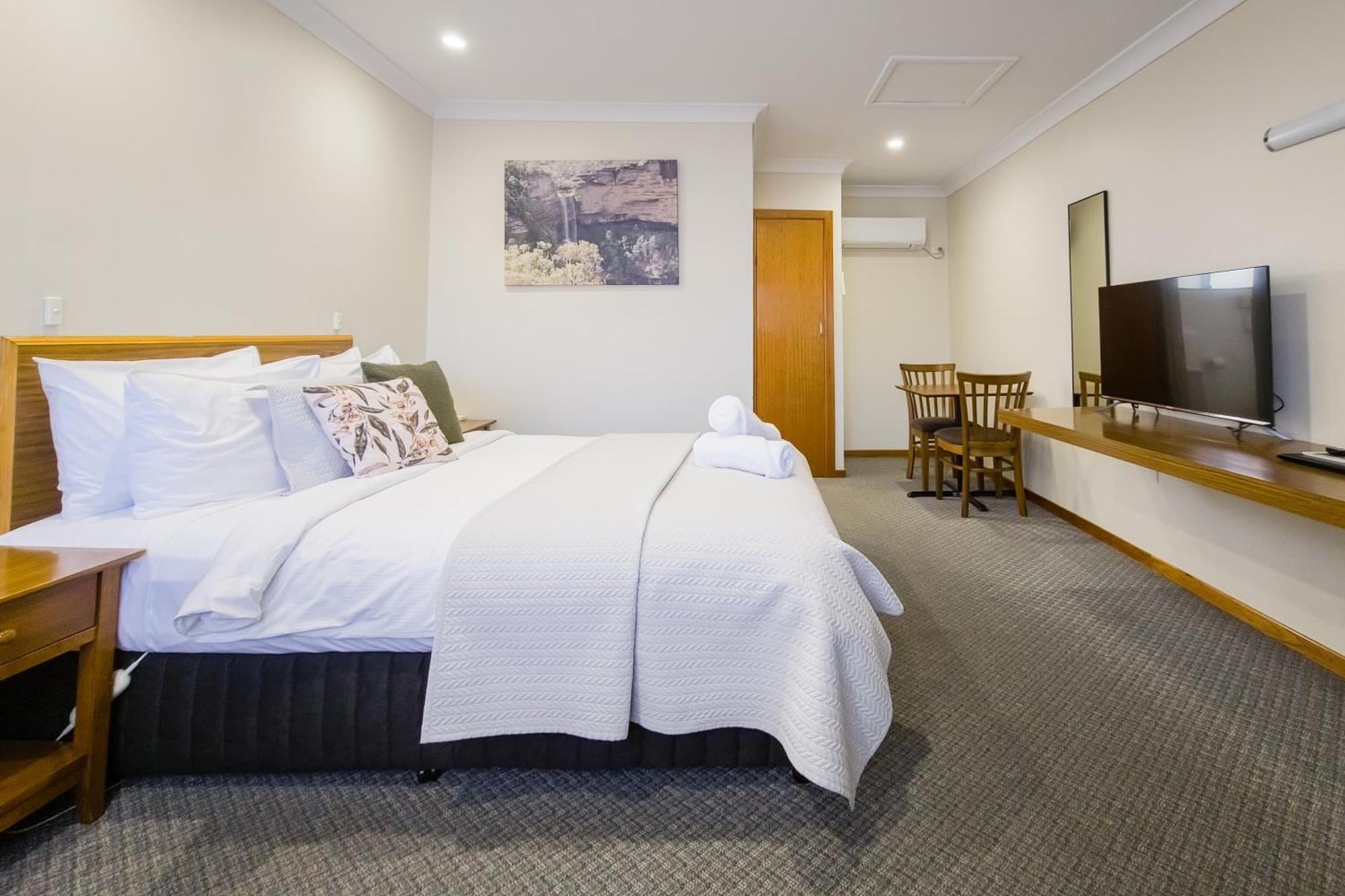 Roydons Motor Inn Tamworth Room photo