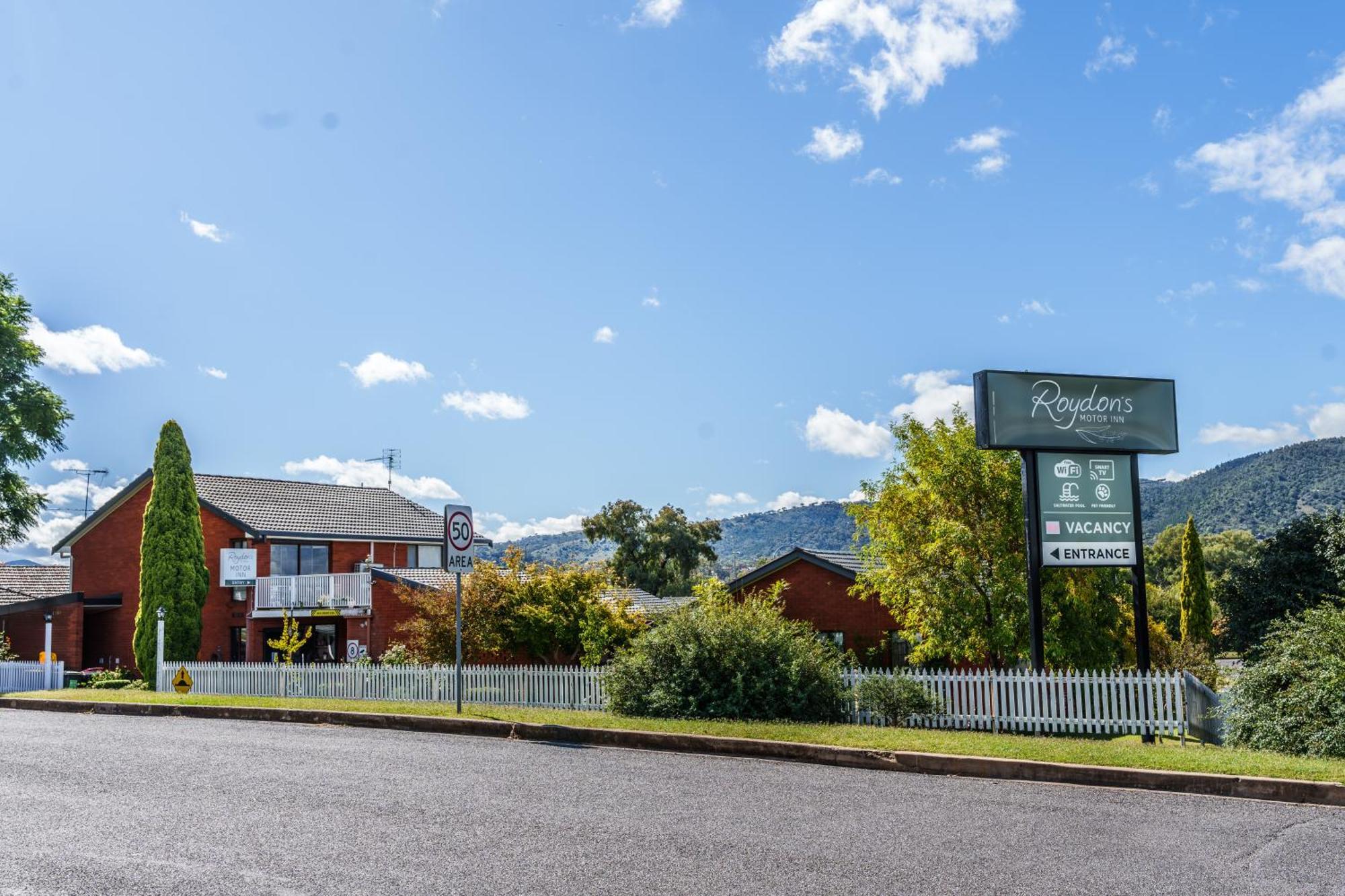 Roydons Motor Inn Tamworth Exterior photo